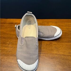 Keen Elsa slip on loafers sneakers size 9.5